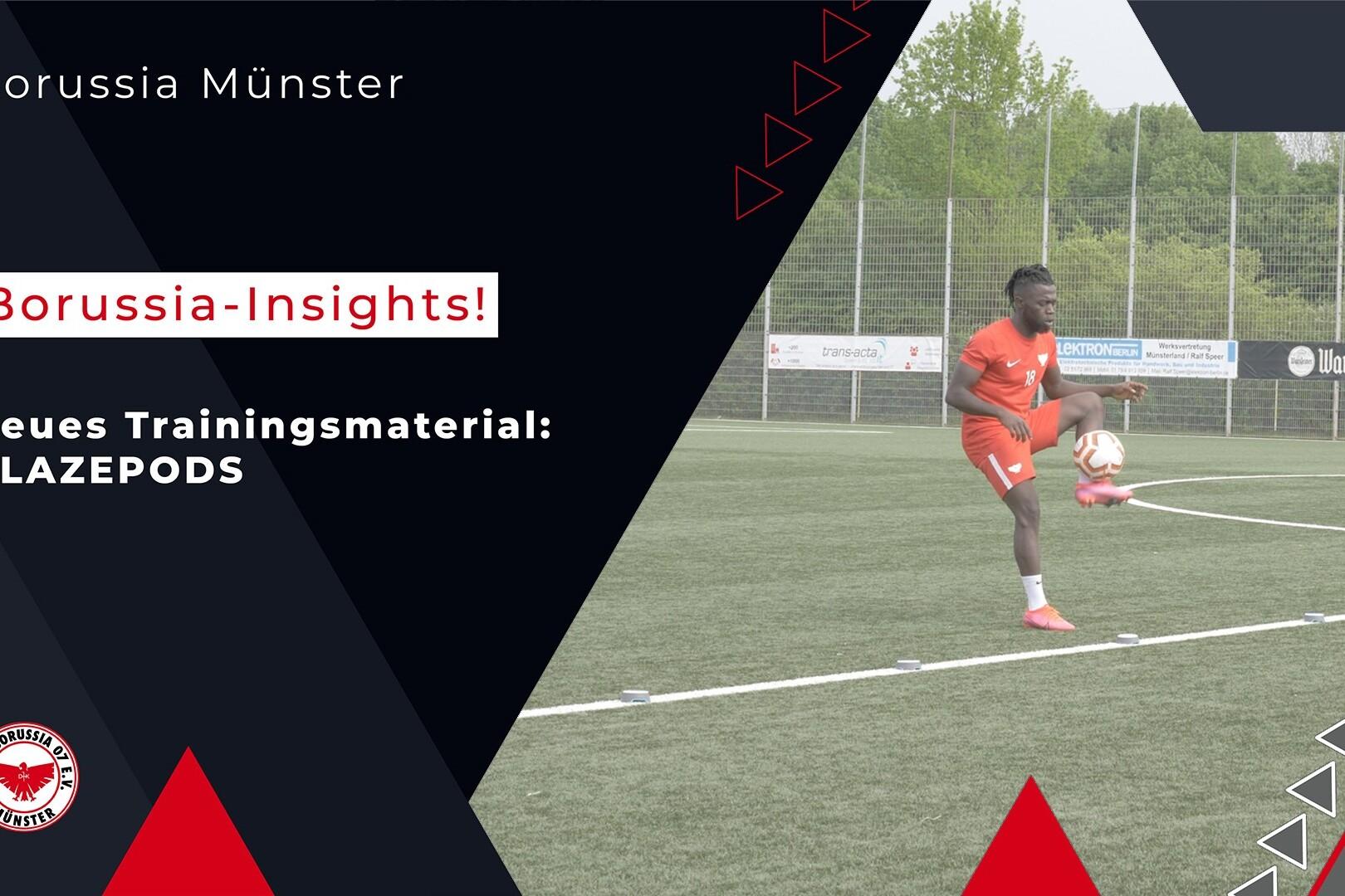 Fu&szlig;ballspieler trainiert auf einem Sportplatz mit Blazepods. Im Hintergrund sind Spielfeldmarkierungen und Netze sichtbar.