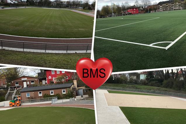 Vierteilige &Uuml;bersicht eines Sportgel&auml;ndes mit Rasen-, Kunstrasenpl&auml;tzen und einem Sandfeld. Herz mit &bdquo;BMS&ldquo; in der Mitte.