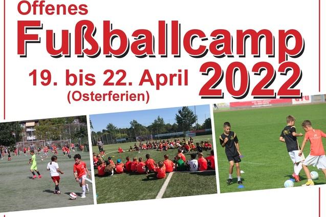 Banner f&uuml;r ein Fu&szlig;ballcamp mit Kindern in roten Trikots, Datum: 19. bis 22. April 2022, Osterferien.