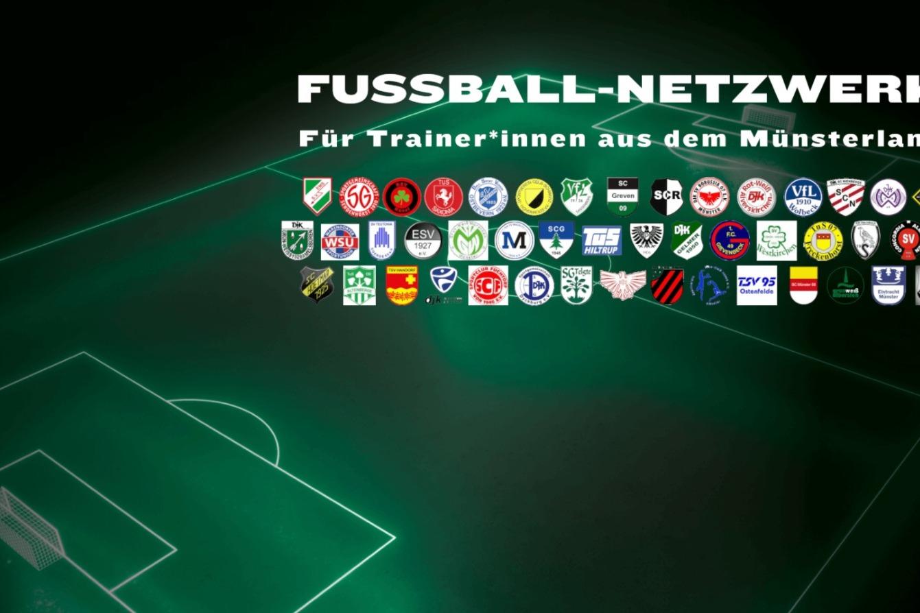 Grafik eines Fu&szlig;ballfeldes mit Logo- und Vereinsabzeichen von Trainingsnetzwerken aus dem M&uuml;nsterland oben.