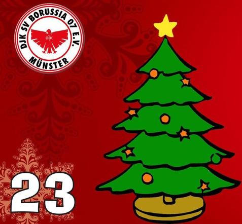 Grüner, dekorierter Weihnachtsbaum mit Stern und Kugeln auf rotem Hintergrund, darunter die Zahl 23 und ein Logo.