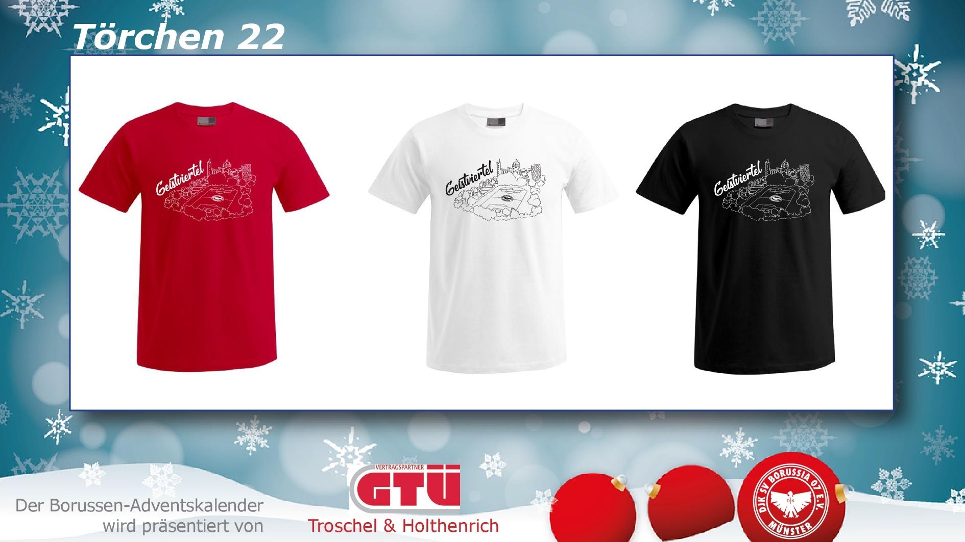 Drei T-Shirts in rot, weiß und schwarz mit einem Druckmotiv liegen vor einem schneebedeckten Hintergrund.