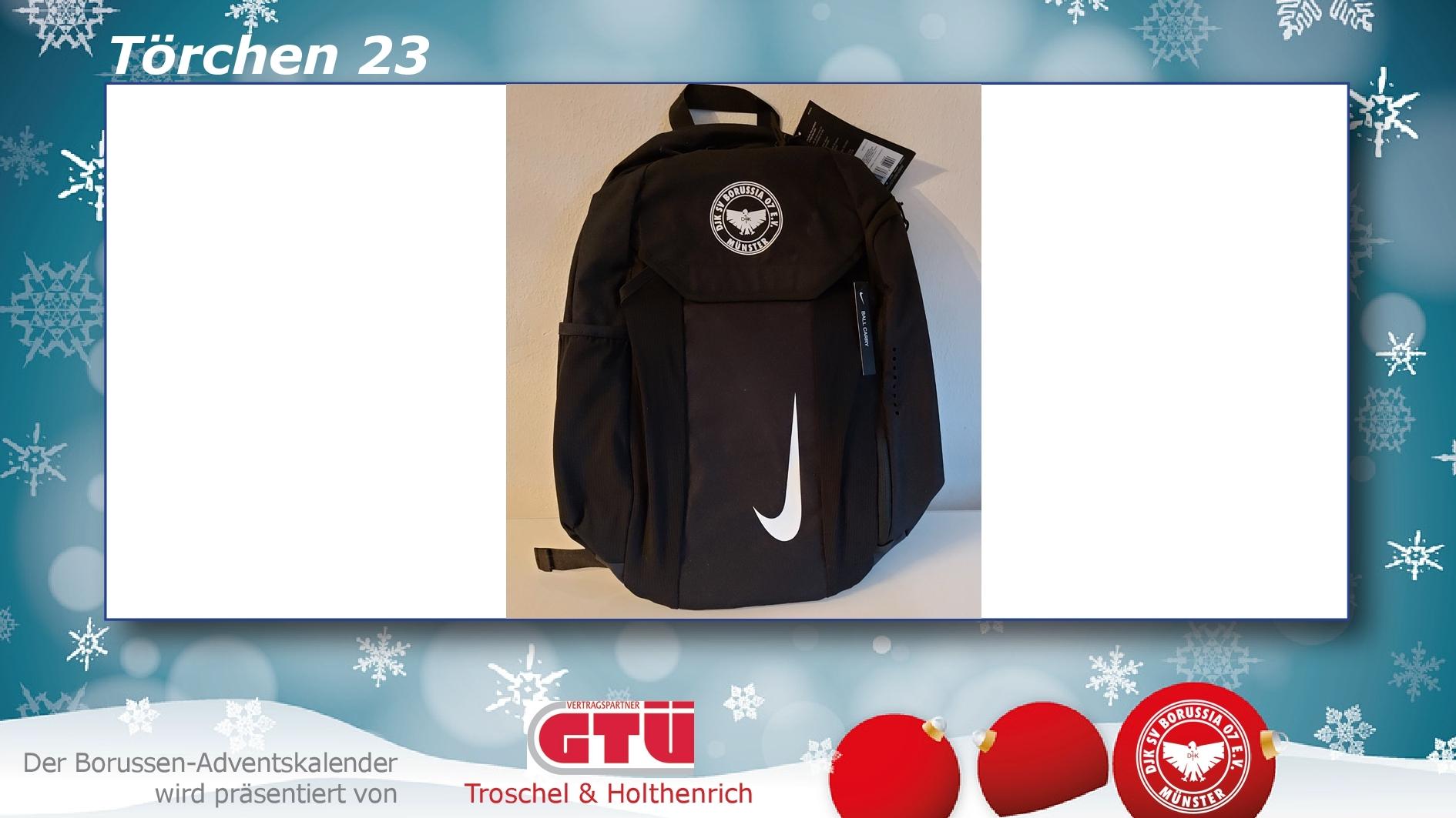 Schwarzer Rucksack mit Nike-Logo auf Vorderseite, abgestellt auf einem neutralen Hintergrund.