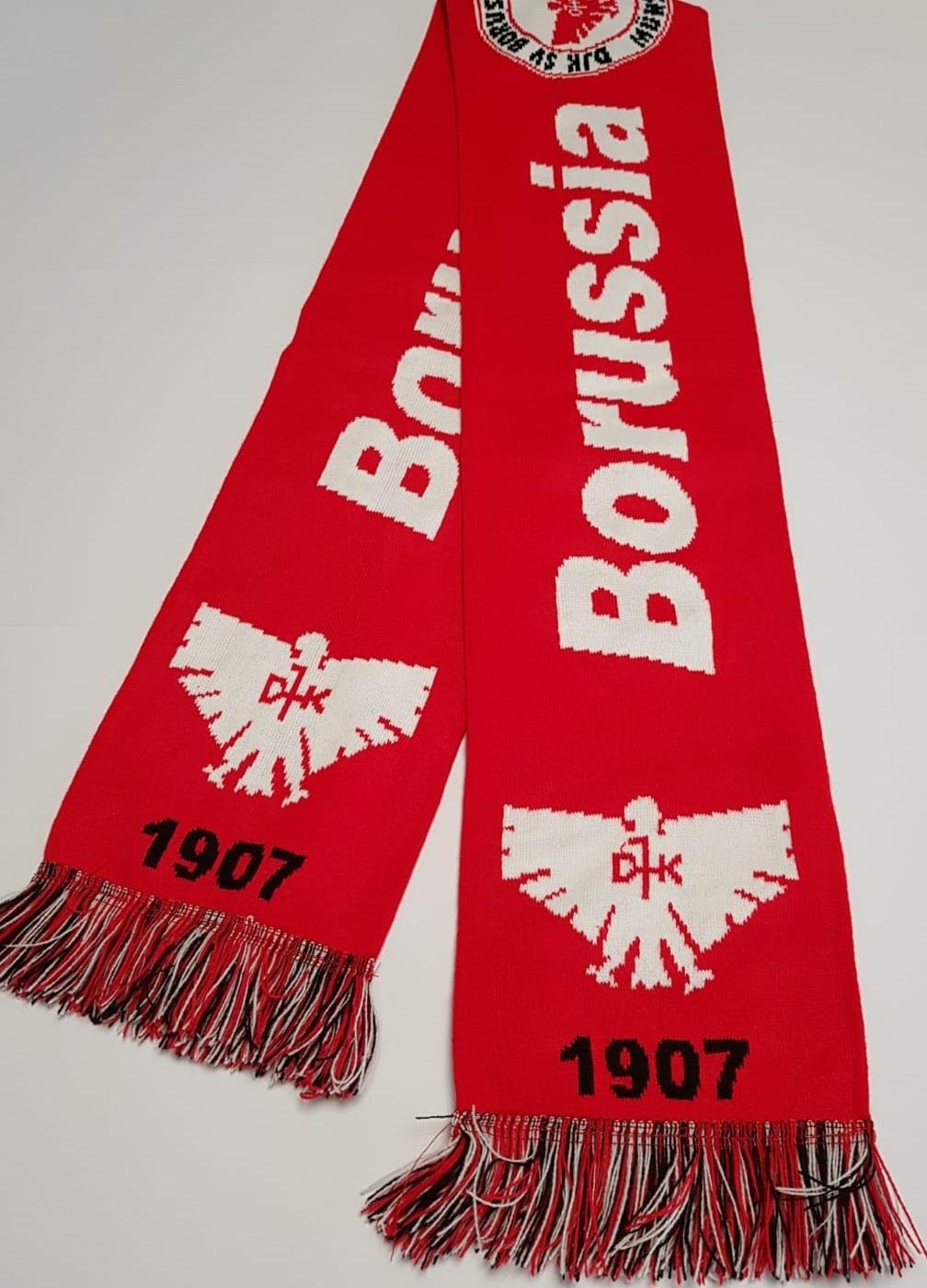 Roter Schal mit dem Schriftzug "Borussia" und einem Adler-Motiv, versehen mit Fransen am unteren Rand.