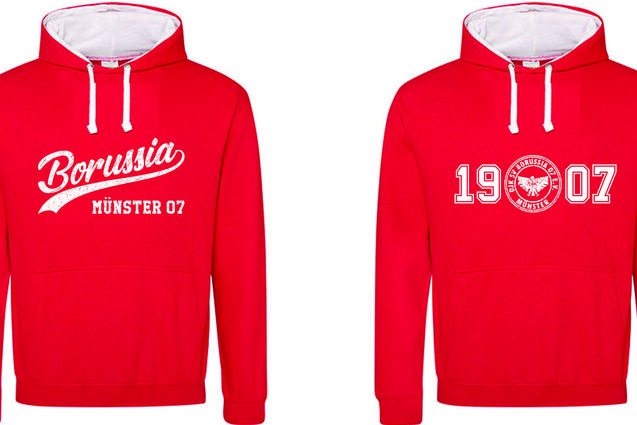 Rote Sweatjacke mit Aufdruck "Borussia M&uuml;nster 07" und "1907" auf der Vorder- und R&uuml;ckseite.